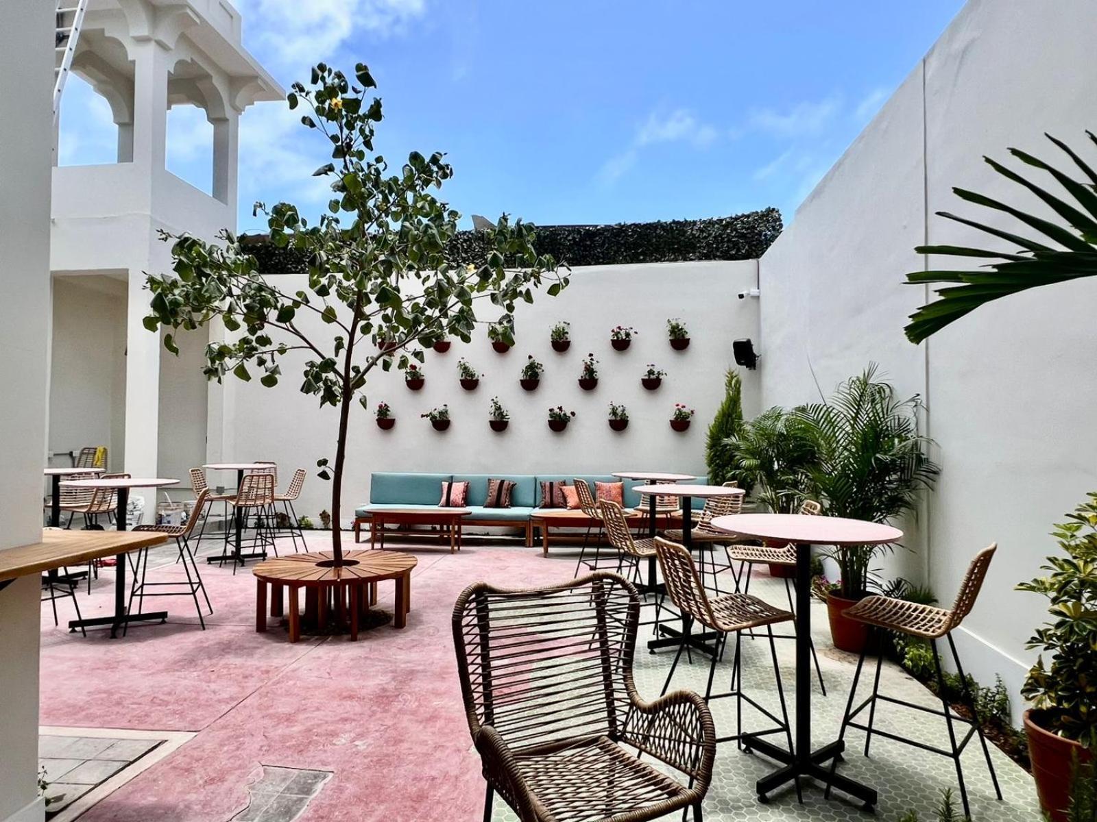 Andara Hotel *